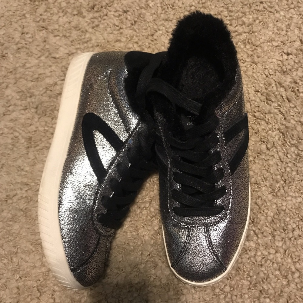 Women’s Tretorn 6.5 silver